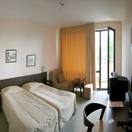 فندق Flamingo Sunny 4*